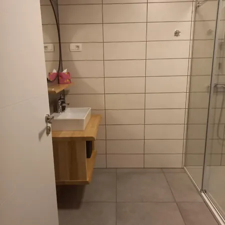 Hisa Za Gradom * 科巴里德