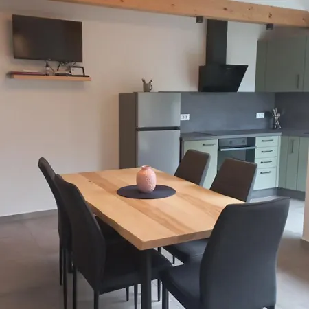 Apartma Hisa Za Gradom *