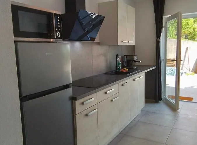 Hisa Za Gradom アパート コバリード