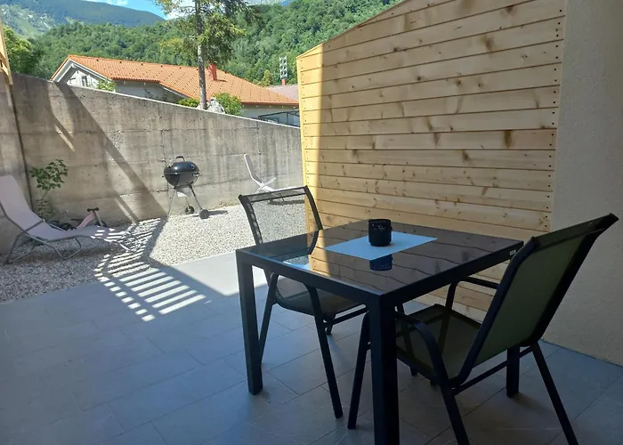 Hisa Za Gradom 科巴里德