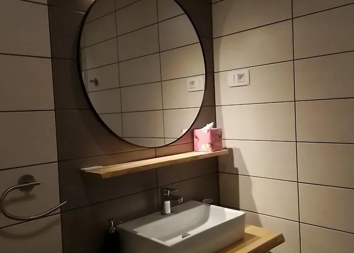 Hisa Za Gradom * 科巴里德