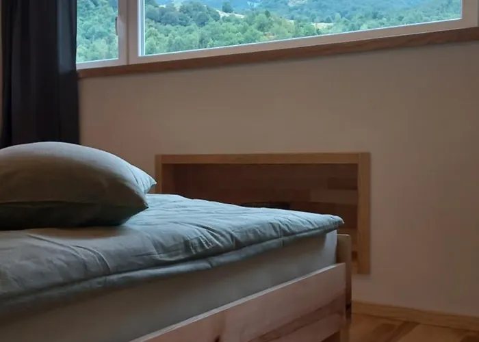 Hisa Za Gradom * 科巴里德